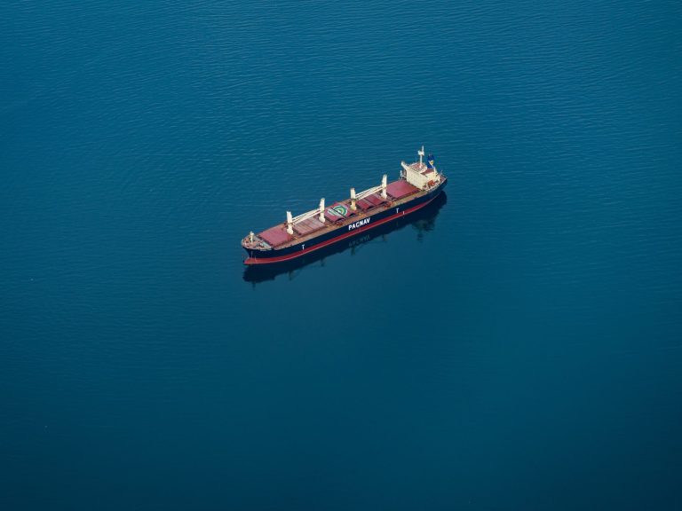 tomas-williams-p-_RJY6hN3E-unsplash Ship in the ocean