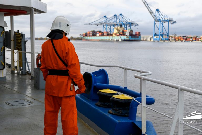 10 Reasons to Become A Seafarer (Blog) (1)